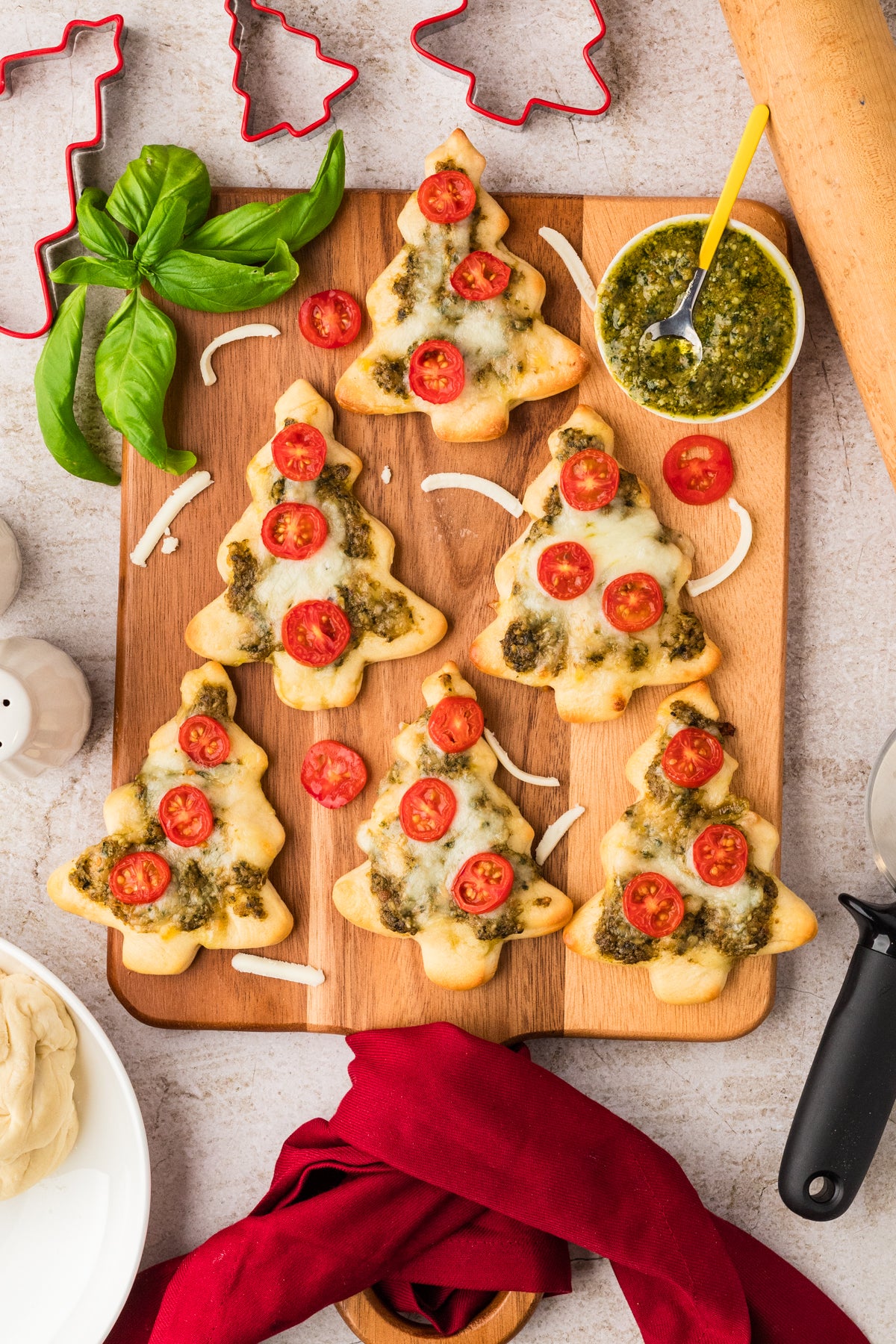 EXCLUSIVE: Mini Christmas Tree Pesto Pizza