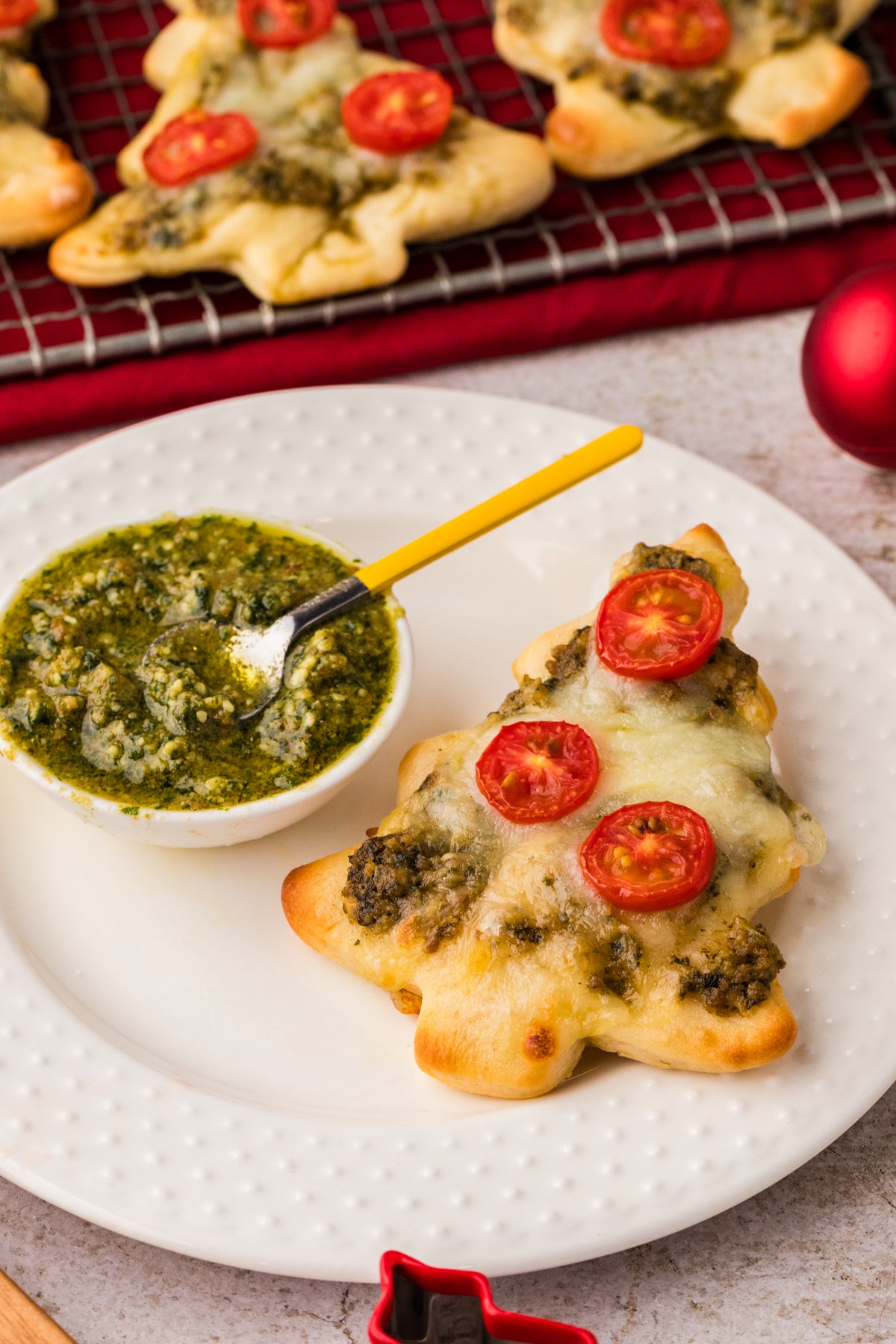 EXCLUSIVE: Mini Christmas Tree Pesto Pizza
