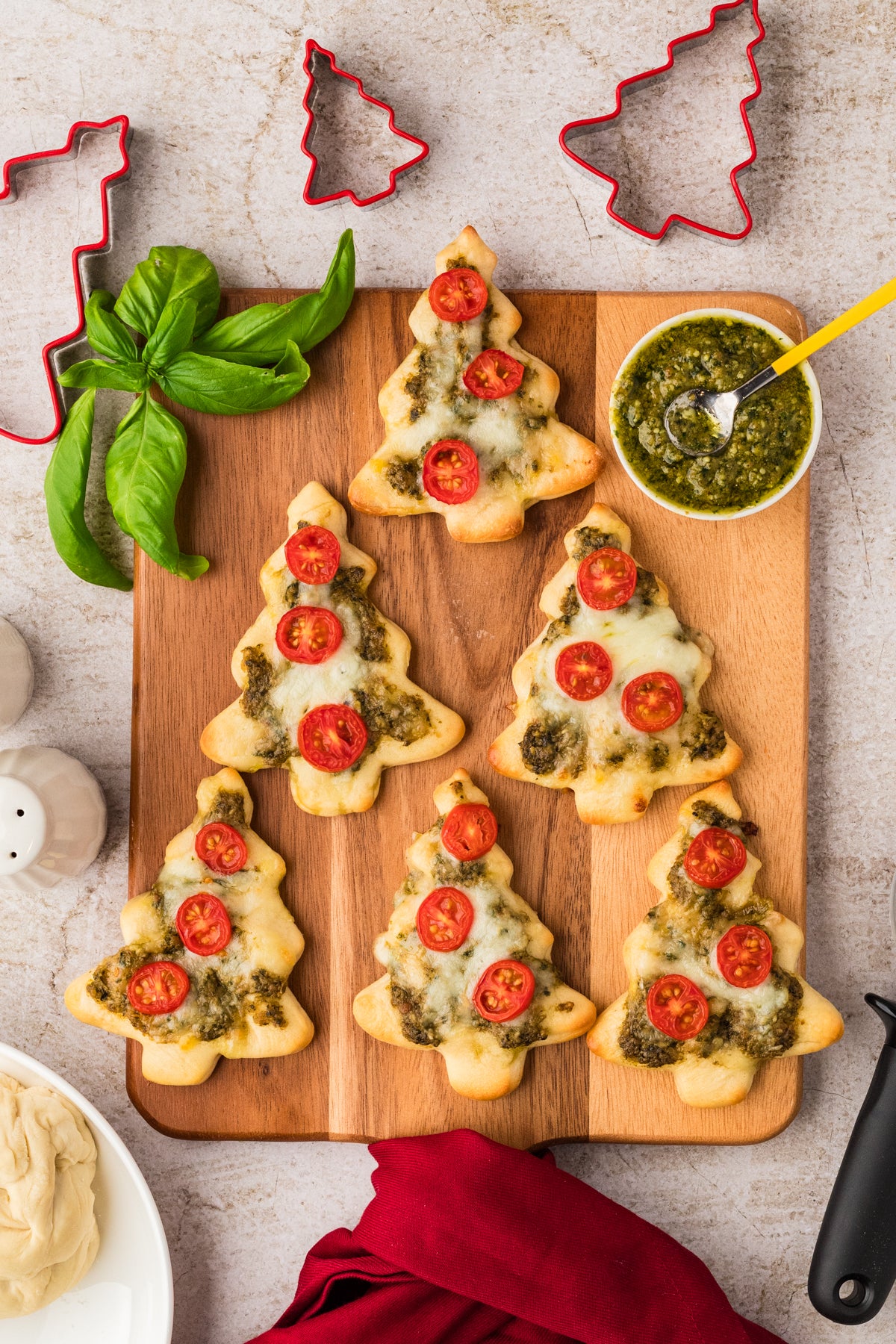 EXCLUSIVE: Mini Christmas Tree Pesto Pizza